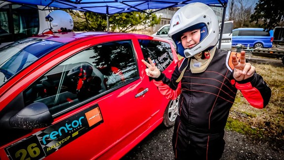 Vodičák ešte nemá, no jazdí aj 170 km/h: Školák Sebastian tromfne na rely pretekoch i dospelých