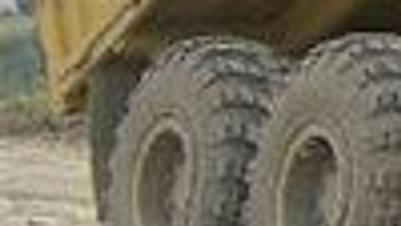 Zablatená cesta môže byť životu nebezpečná