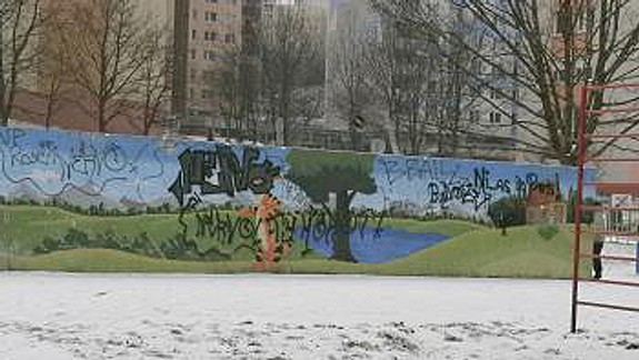 Detské ihrisko na Adamiho poškodili sprejeri