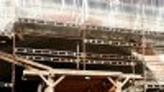 Stavebný materiál lieta vzduchom