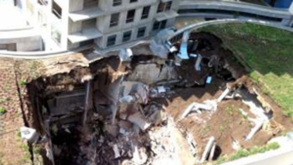 Vyšetrovanie pádu budovy v komplexe 3nity pokračuje