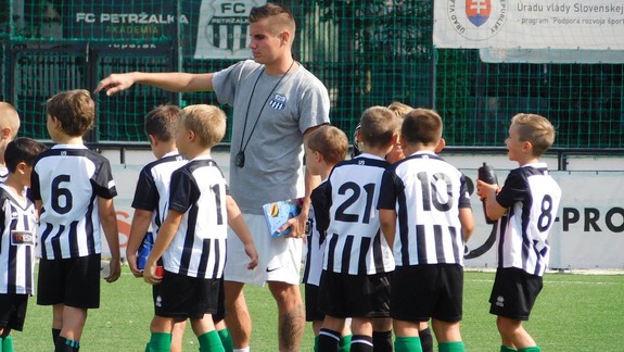 Tisíce eur pre športové kluby v Petržalke rozpútali vášnivú debatu