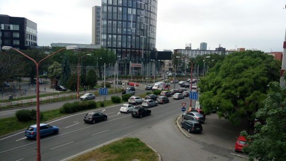 Nechcete cestovať v MHD ani si platiť za taxíky? Testovali sme mobilnú aplikáciu na prepravu osôb...