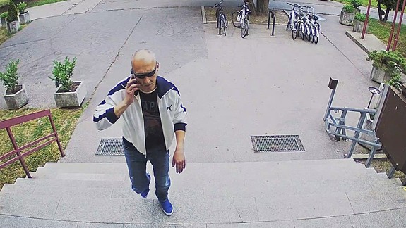 Nepoznáte tohto muža? Môže pomôcť objasniť krádež bicykla