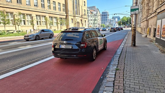 Taxikári Boltu ohlásili celoslovenský protest, nie sú spokojní s podmienkami