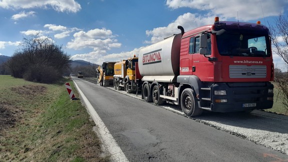 Cestu medzi Dunajskou Lužnou a Miloslavovom začnú od pondelka rekonštruovať