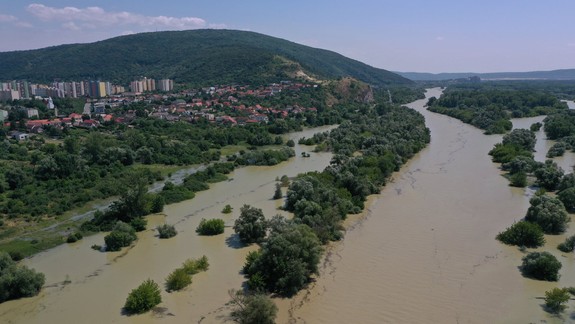 Dunaj a Morava klesajú, mesto už zasahuje proti záplavovým komárom