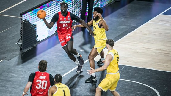 Basketbal: Komárno zdolalo Inter 75:71, stav série je 1:1