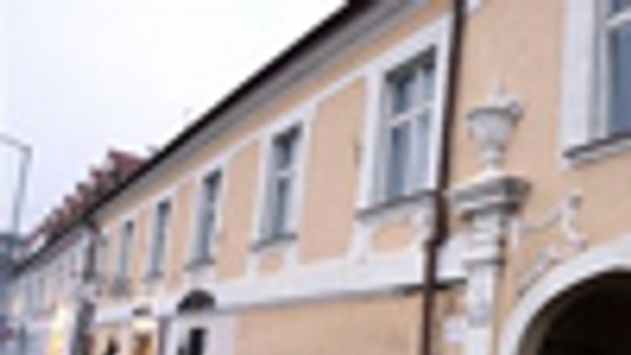 Petíciu proti predaju kúrie podpísalo 372 ľudí