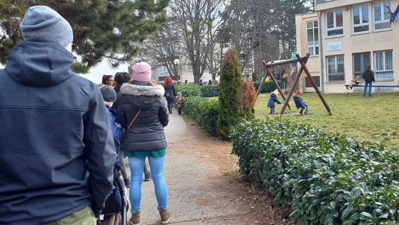 Obávajú sa ľudia, že budú musieť utekať? Slováci masovo žiadajú o pasy, tvoria sa dlhé rady