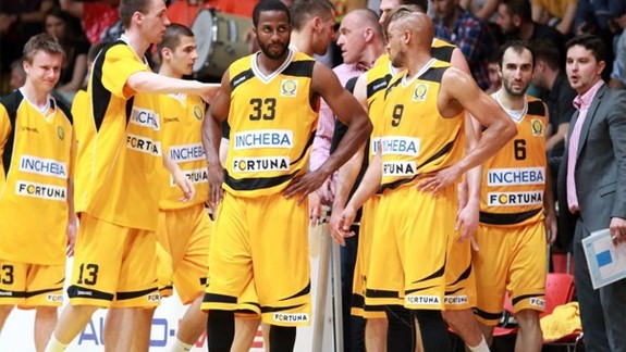 Basketbalisti Interu v prvom zápase o zlato prehrali