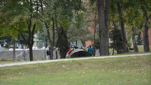 FOTO a VIDEO: V parku pred Pentagonom si asociáli urobili kempingový tábor - majú tam aj elektriku!