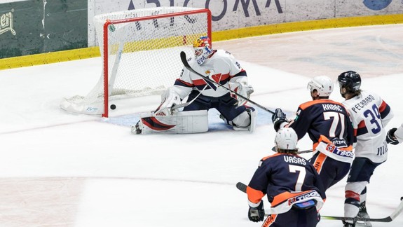 Hokej: Slovan nestačil na Michalovce, doma dostal osem gólov