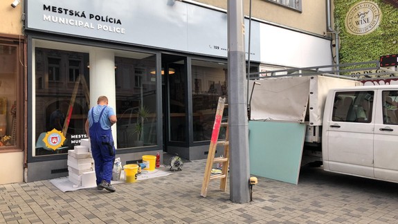FOTO: Stanica mestskej polície na Obchodnej ešte nie je dokončená? Včera tam panoval čulý stavebný ruch...