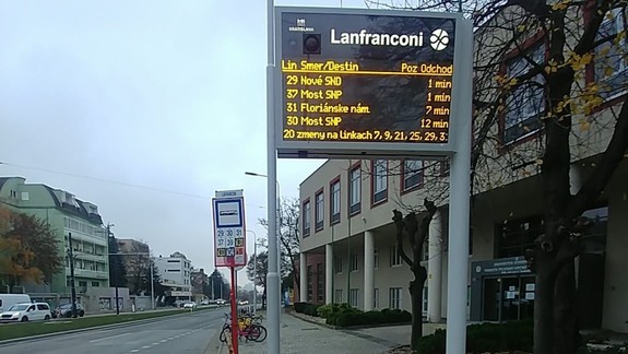 KURIOZITA: Kúsok od mosta Lafranconi je zastávka MHD s názvom Lanfranconi - viete, kde nastala chyba?