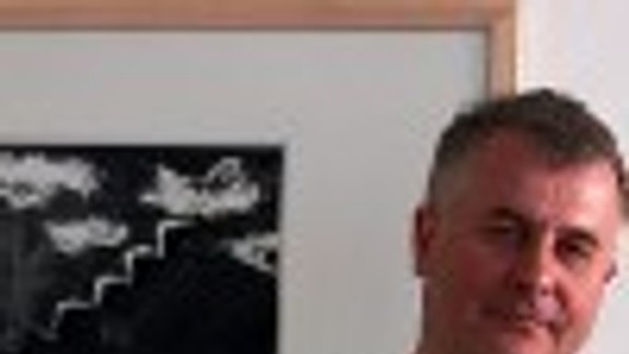 M. Švolík vystavuje hravé erotické fotografie