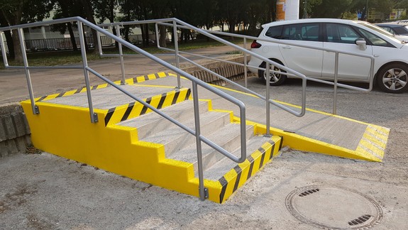 ANKETA: Totálny zvrat v prípade najdrahších schodov v Petržalke - chcete, aby ich radšej zbúrali?