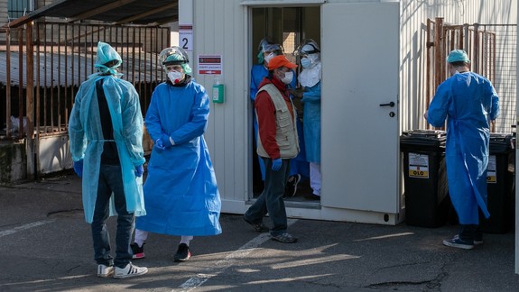 Od pondelka je 36 okresov v čiernej farbe,  v oranžovej zostali už len dva a Bratislava je v červenej  - čo to v praxi znamená?