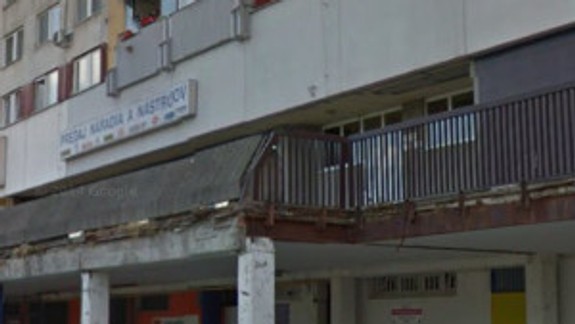 Terasa na Jungmannovej sa rozpadá, k jej vlastníctvu sa nikto nehlási