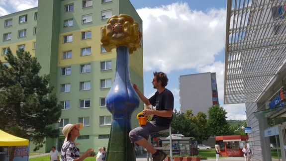 V Dúbravke obnovujú ďalšiu sochu. Páči sa vám?