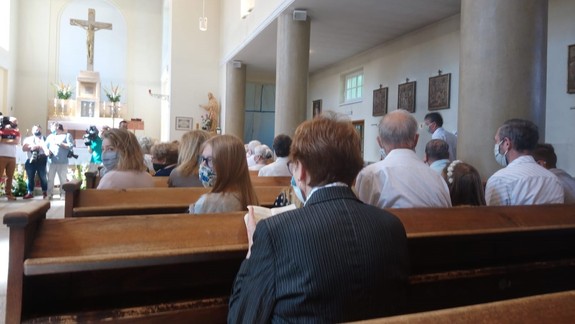 Hovorca KBS: Do chrámov sa veriaci začínajú vracať postupne - cítiť i určitú opatrnosť