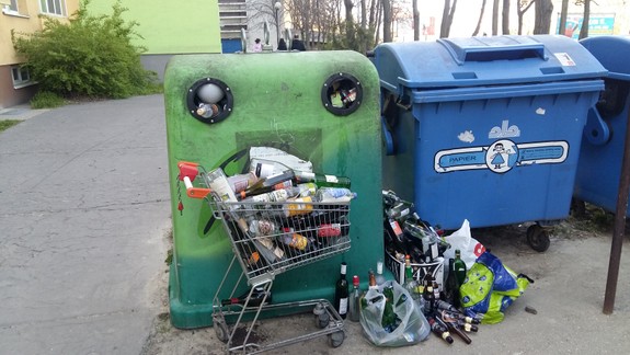 Vedeli ste, že sklo možno recyklovať donekonečna a triediť treba aj jeho úlomky?