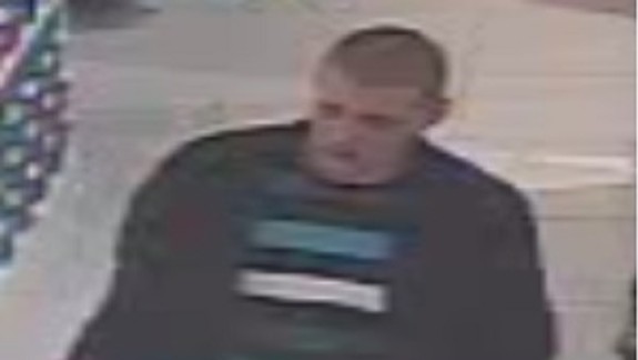 Poznáte ho? Policajti zisťujú totožnosť tohto muža