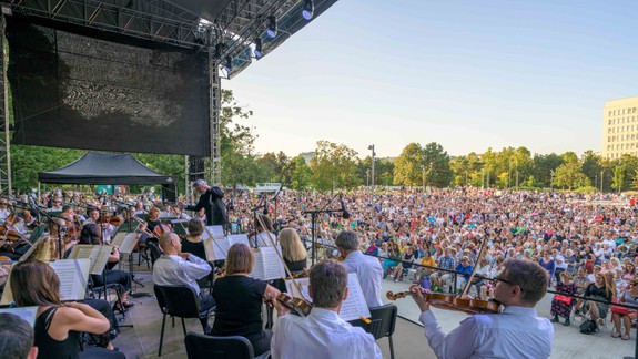 Kultúrne leto vyvrcholí pri fontáne Družba so Slovenskou filharmóniou aj Lúčnicou