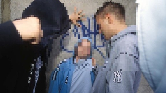 Asi sa cez prázdniny nudili, tak lúpili - dvaja mladíci vytrhli peňaženku 13-ročnému chlapcovi!