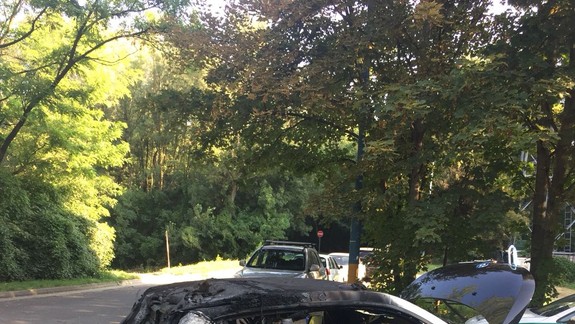 V Petržalke v noci horel elektromobil - škoda na novom BMW je vyše 55-tisíc eur!