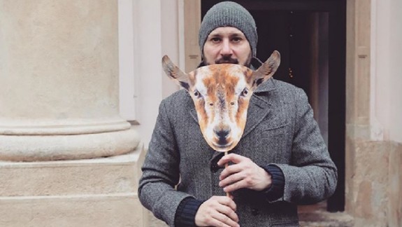 Hrozí primátorovi Vallovi pokuta vyše 70-tisíc eur za účinkovanie v reklame?