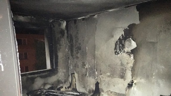 Požiar: Vo Vrakuni vyhorel byt na štvrtom poschodí