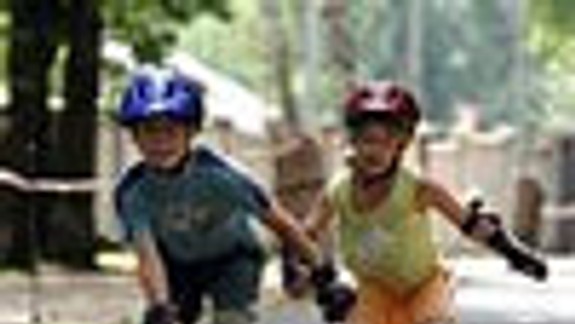 Ružinovčania oslávia 1. máj na korčuliach