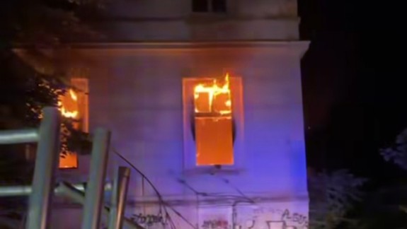 V Starom Meste horela opustená budova, do akcie vyrazili hasiči
