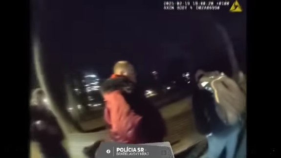 VIDEO: Traja mladíci v Sade Janka Kráľa olúpili dvojicu dvoch mladých mužov