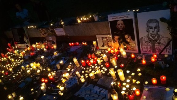 VIDEO: Zaspomínať si na speváka z Linkin park prišli do Bratislavy stovky ľudí