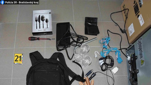 Policajti objasnili sériu krádeží v Rovinke: Odcudzené veci sa už našli, ale jeden páchateľ je na úteku!