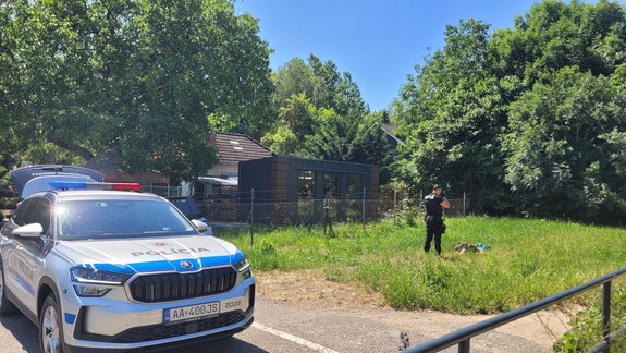 VIDEO: Ponúkla im ochutnávku: Policajti zadržali ženu podozrivú z prechovavánia drog