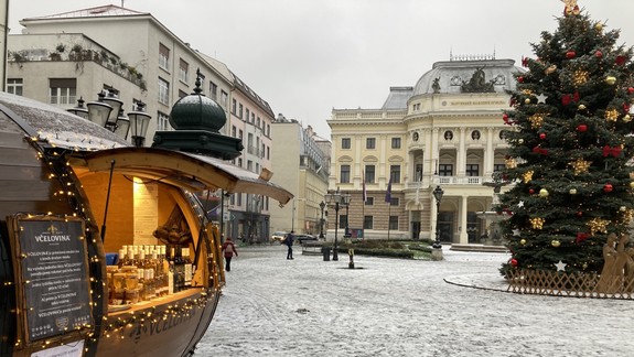 Pojazdné reštaurácie na Hviezdoslavovom námestí končia