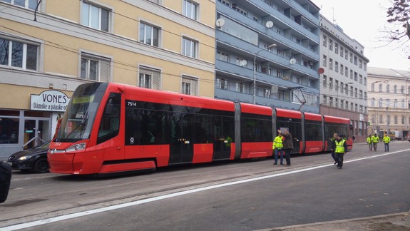 Premávku električiek na Špitálskej spustia vo štvrtok ráno