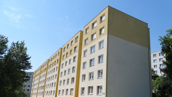 V karloveských bytových domoch pribúdajú zrekonštruované výťahy