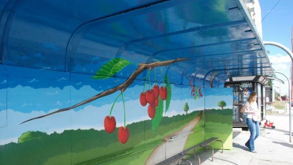 Na zastávke MHD vyrástli čerešne