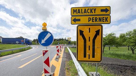 Pozor, mostný vstup do Malaciek opravujú, motoristom slúži obchádzková trasa