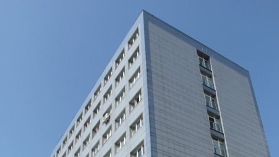 Dnes nahlásil niekto bombu na ministerstve školstva - policajti budovu evakuovali