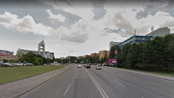 Obyvatelia protestujú proti dostavbe budovy na Tomášikovej v Ružinove