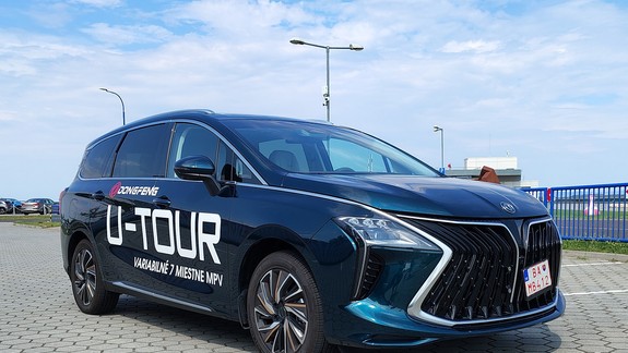 Čo zistili bežní užívatelia, keď si do bratislavských ulíc požičali čínske auto?