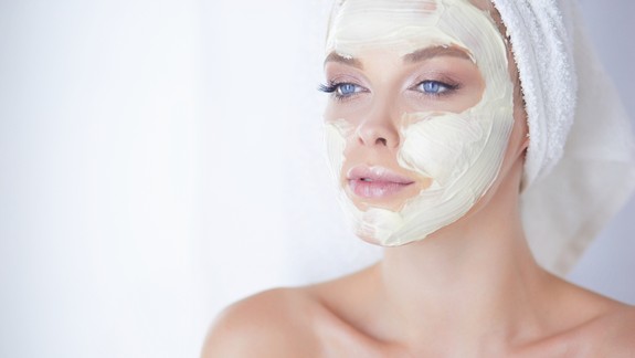 Navráťte žiarivosť tvári s peelingom
