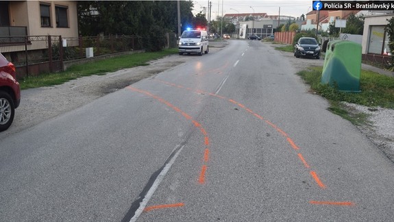 Polícia hľadá svedkov dopravnej nehody, pri ktorej sa zranil motocyklista