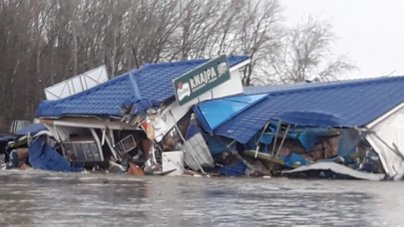 VIDEO: Kam až Dunaj odniesol pontón s reštauráciou Knajpa a čo z nej vlastne zostalo?