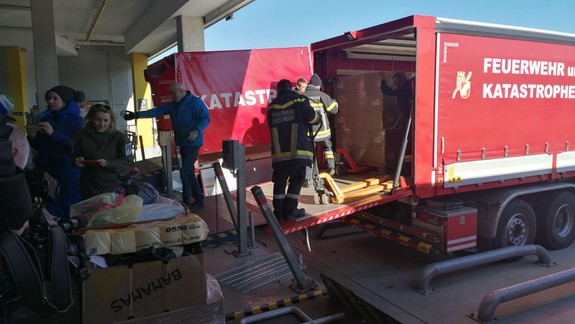 FOTO a VIDEO: Pomáhajú tisíce ľudí, do Bratislavy dorazila z Dolného Rakúska pomoc pre ukrajinských utečencov